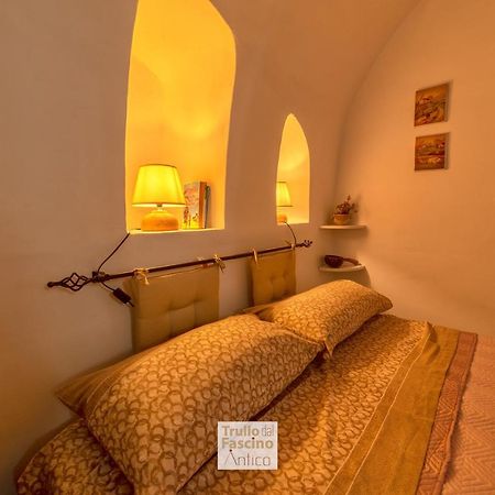 Trullo Dal Fascino Antico Villa Locorotondo Esterno foto