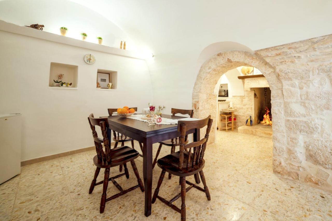 Trullo Dal Fascino Antico Villa Locorotondo Esterno foto