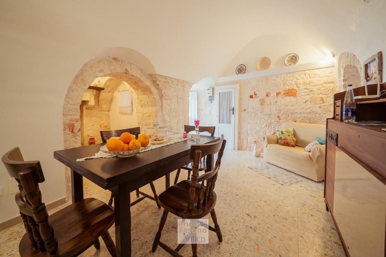 Trullo Dal Fascino Antico Villa Locorotondo Esterno foto