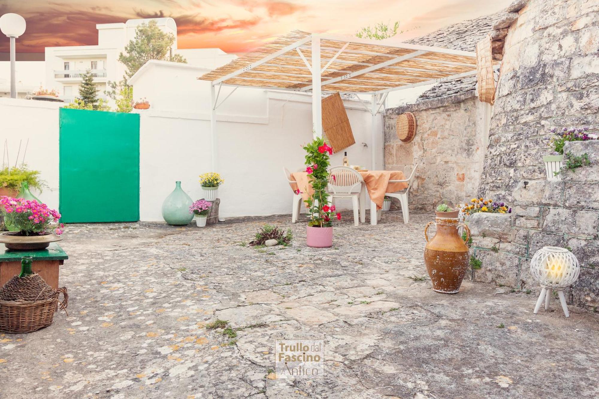 Trullo Dal Fascino Antico Villa Locorotondo Esterno foto