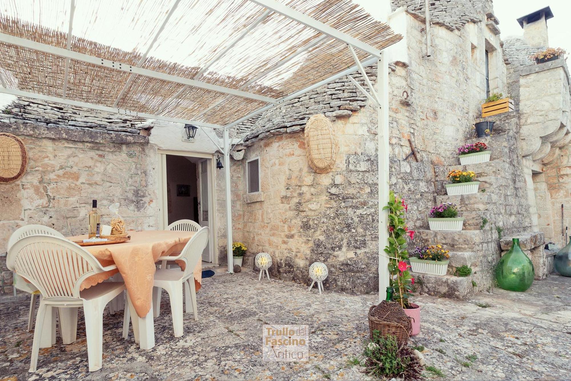 Trullo Dal Fascino Antico Villa Locorotondo Esterno foto