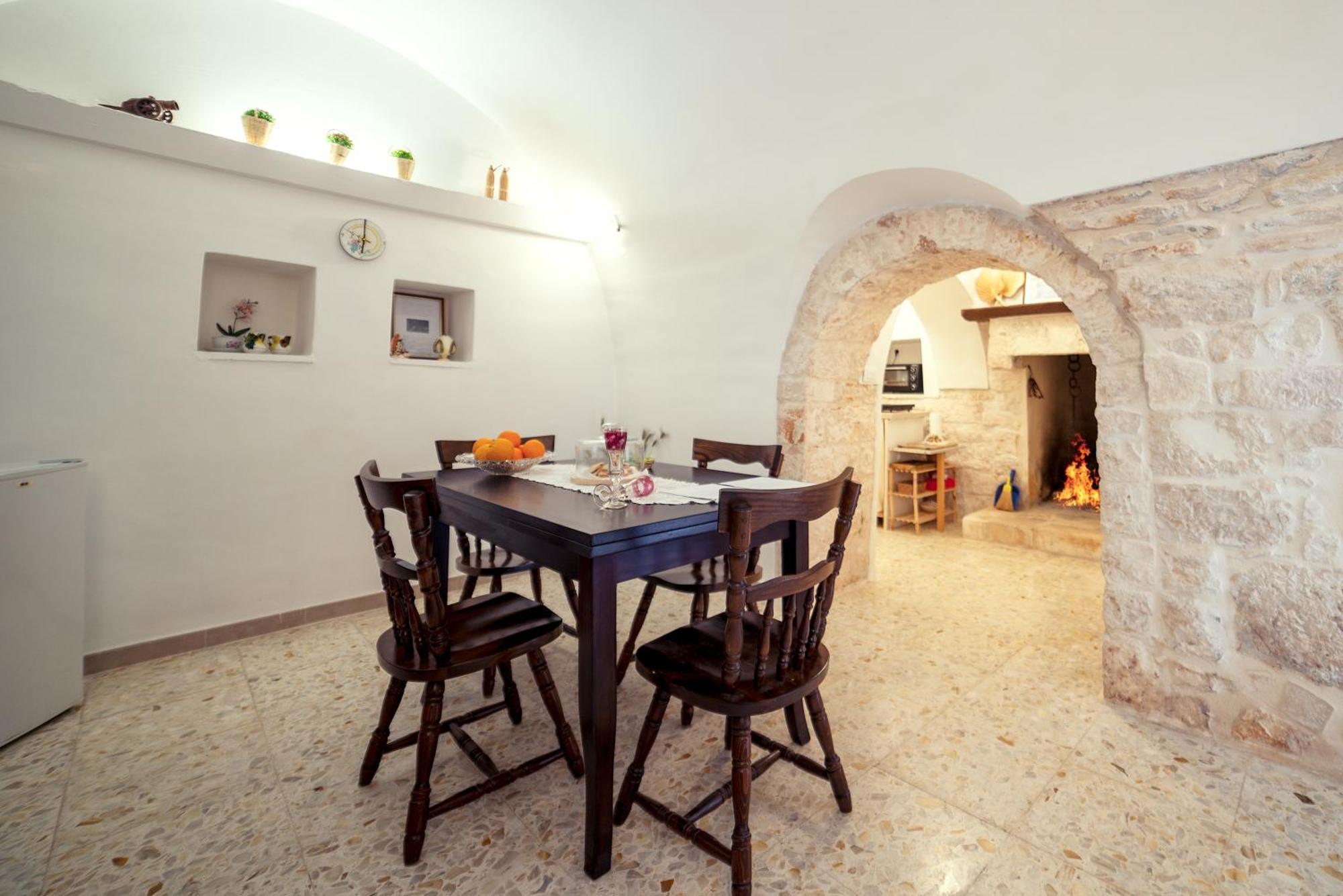 Trullo Dal Fascino Antico Villa Locorotondo Esterno foto